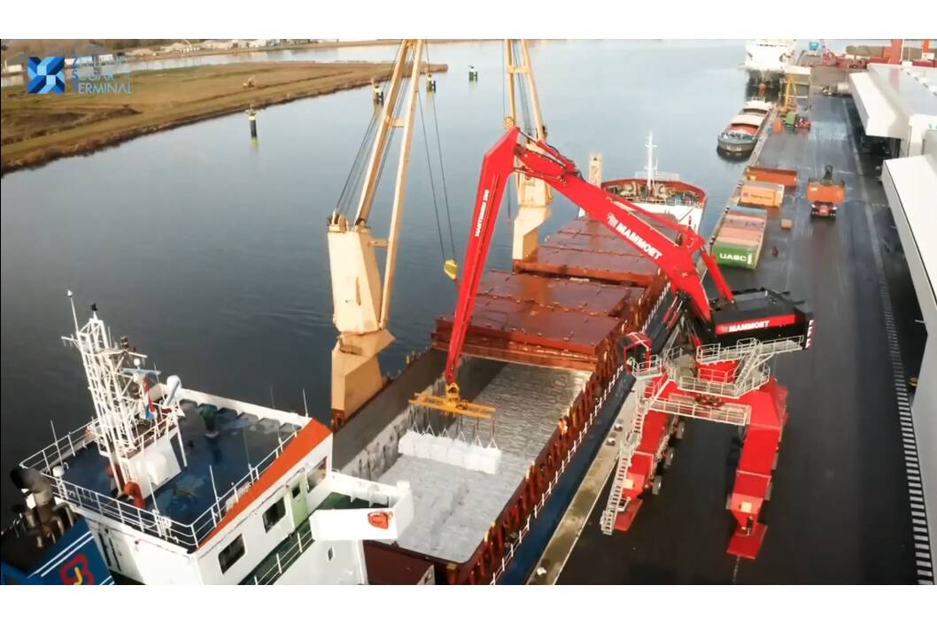 Zeeland Sugar Terminal SYMACH palletized sling bags loading break bulk vessel