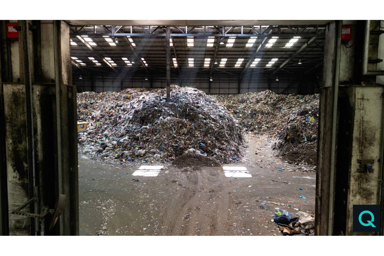 Levenseat tipping hall where unsorted municipal waste arrives.