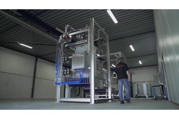 Filling of big bags in high-care zone combined with palletizing A new innovation by Dinnissen:  high-care bigbag filling and low-care fully automatic palletizing combined in one station.